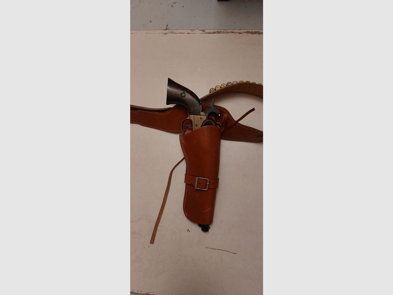 Westerncolt mit Holster und Dekopatronen