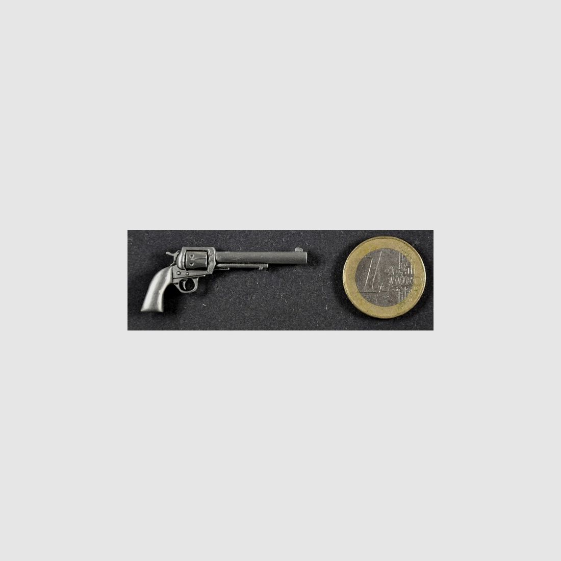 Colt SAA Peacemaker US-Kavallerie-Ausführung als Metall-Anstecker