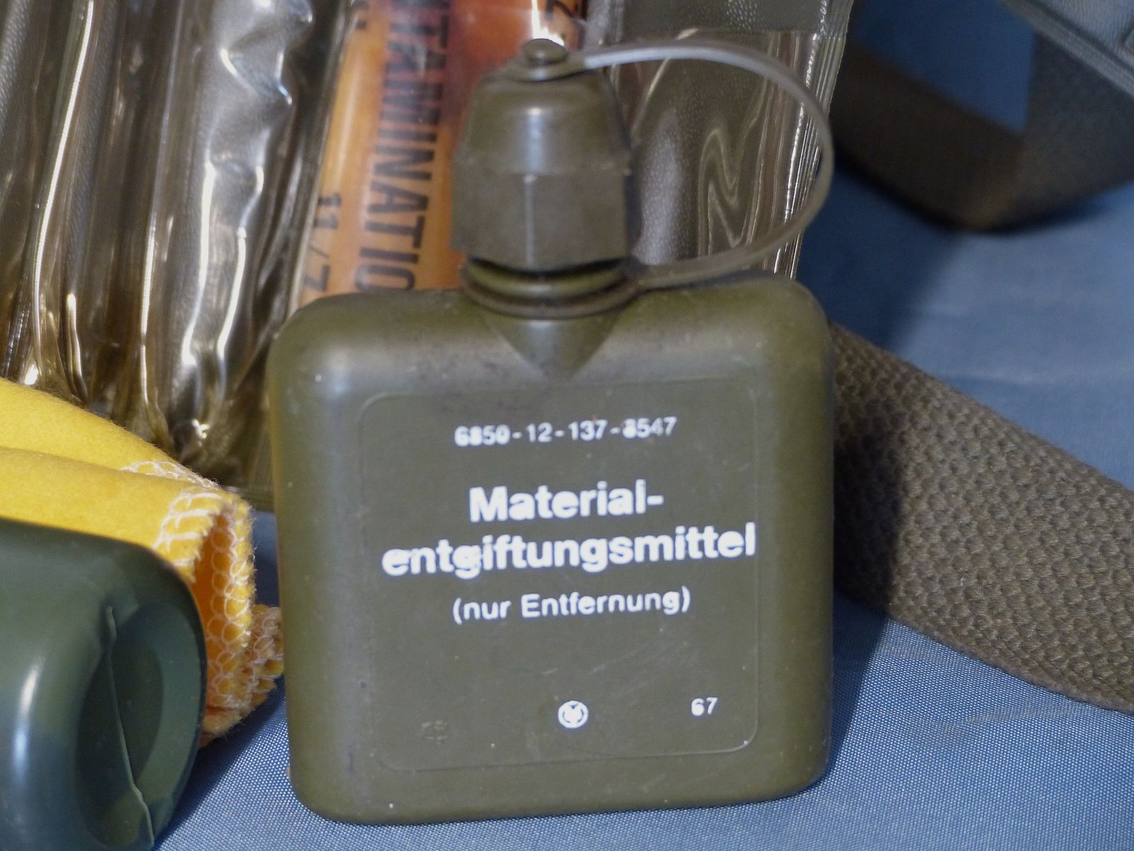 Bundeswehr ABC-beschermingsuitrusting transporttas, gasmasker 2 filters en accessoires BW jaren '70