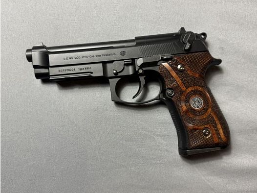 Tokyo Marui Beretta M9A1 Airsoft / Softair with real wood grips (like new)