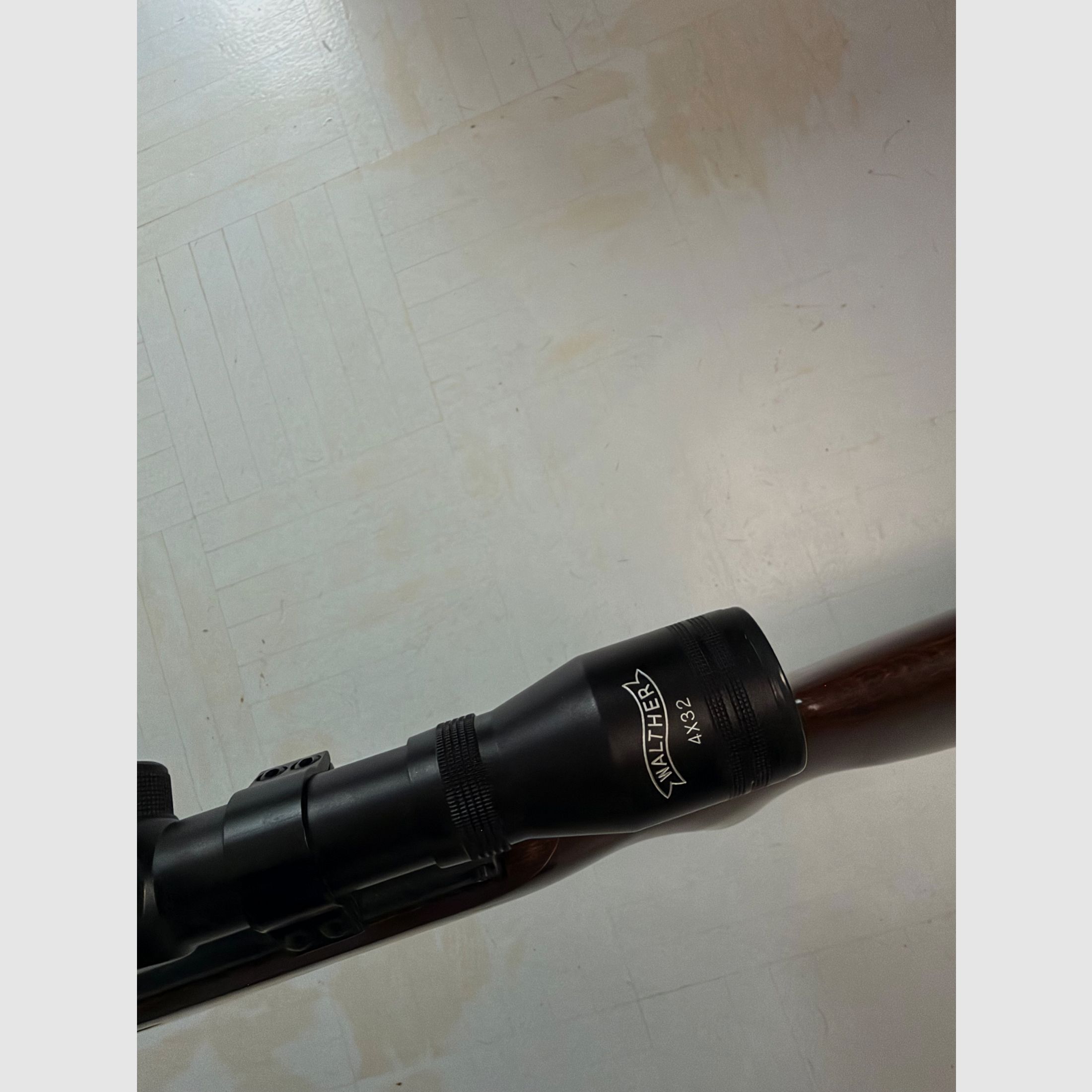 Weihrauch HW 35 K 4,5 mm / .177 – Walther 4x32 ZF + Schalldämpfer, Bild 4 von 5