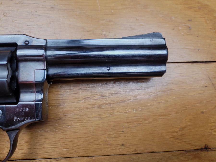Bellissimo revolver Manurhin MR73 Police 4 pollici – .357 Mag – Fabbricazione Manurhin serie C del 1980 – bella brunitura – canna e camere a specchio – calibro stretto 355′ – uno dei »veri« MR73 da collezione! – TBE, immagine 15 di 17