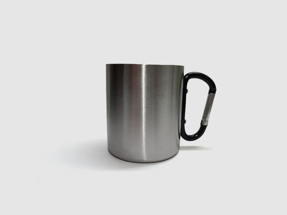 Doppelwandiger Edelstahlbecher mit schwarzem Karabinergriff