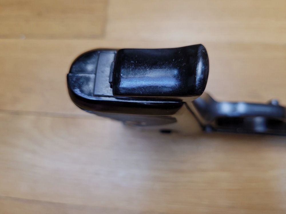 Schöner tschechischer Pistol VZ 50 oder VZOR 50 – Kal. 7,65 Br – 8 Schuss – Ganz aus gutem Stahl des Eisernen Vorhangs – Exemplar von 1962 – Mechanik einwandfrei – Schöne Brünierung – Schöne tschechische Waffe in TBE+, Bild 8 von 17