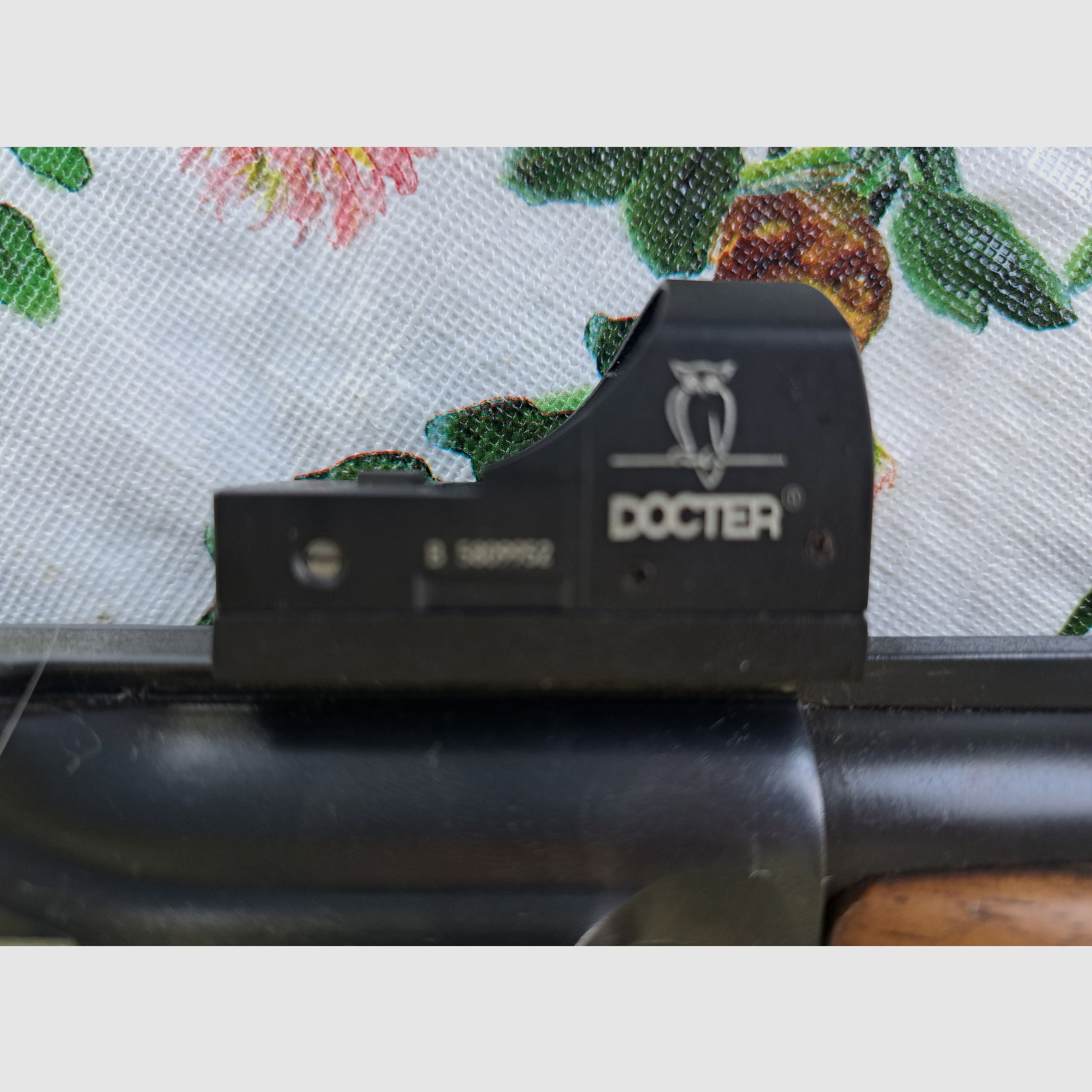 Brünner (CZ) ZH 104 Poldi Acero Especial con visor de punto rojo Docter