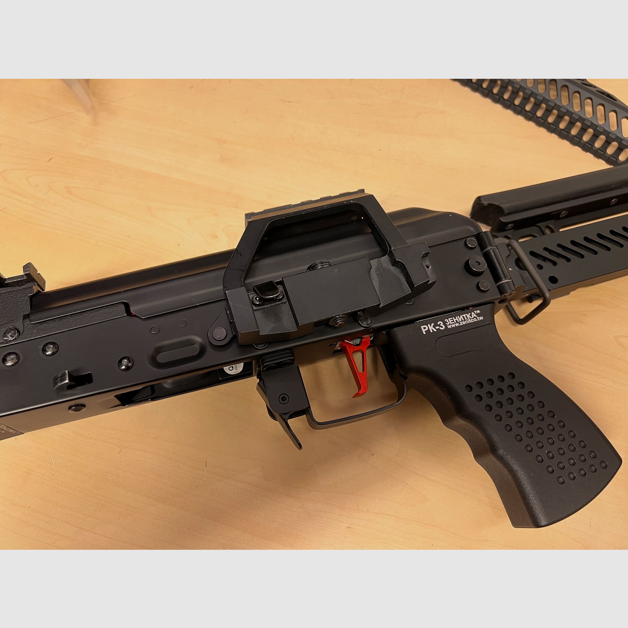 Montaż Airsoft AK do celowników optycznych i celowników Red-Dot w kolorze czarnym z szybkim zwolnieniem