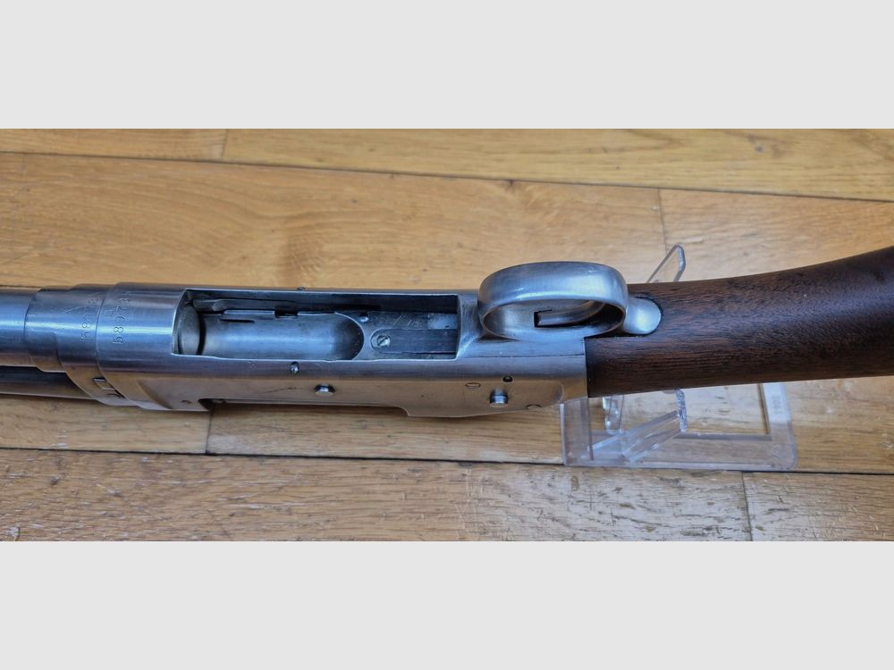 Ikonische Pumpflinte Winchester Modell 1897 – Take Down Modell mit 28 Zoll (71cm) Lauf – Waffe von 1914! – Kal. 16/70 – 5+1 – Kat. D! – Waffe in ausgezeichnetem Zustand – TBE++, Bild 13 von 32