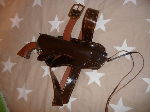 Colt mit Halfter