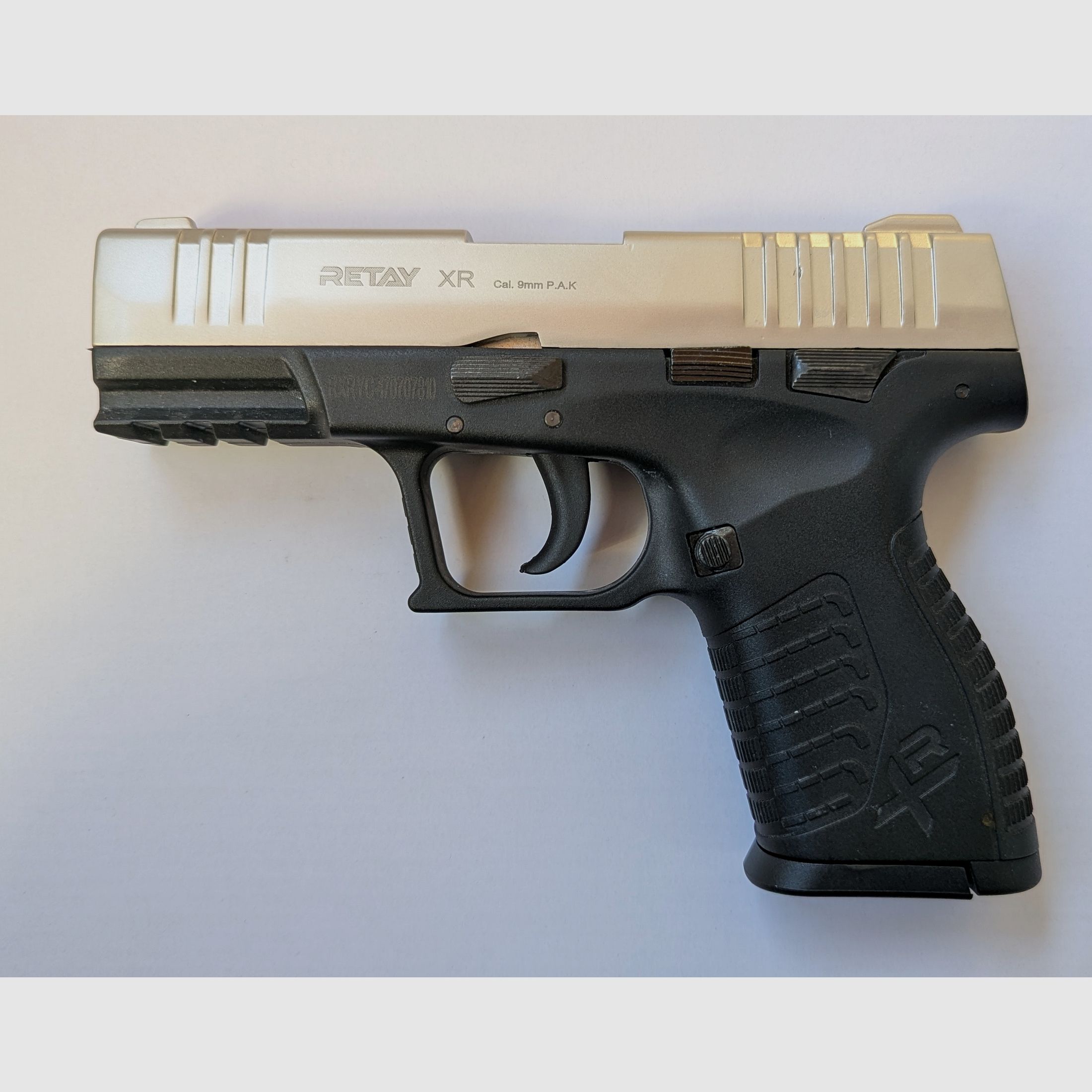 Pistola Retay XR Cal. 9 PAK, 14 +1 disparos, bicolor - Nueva y sin usar