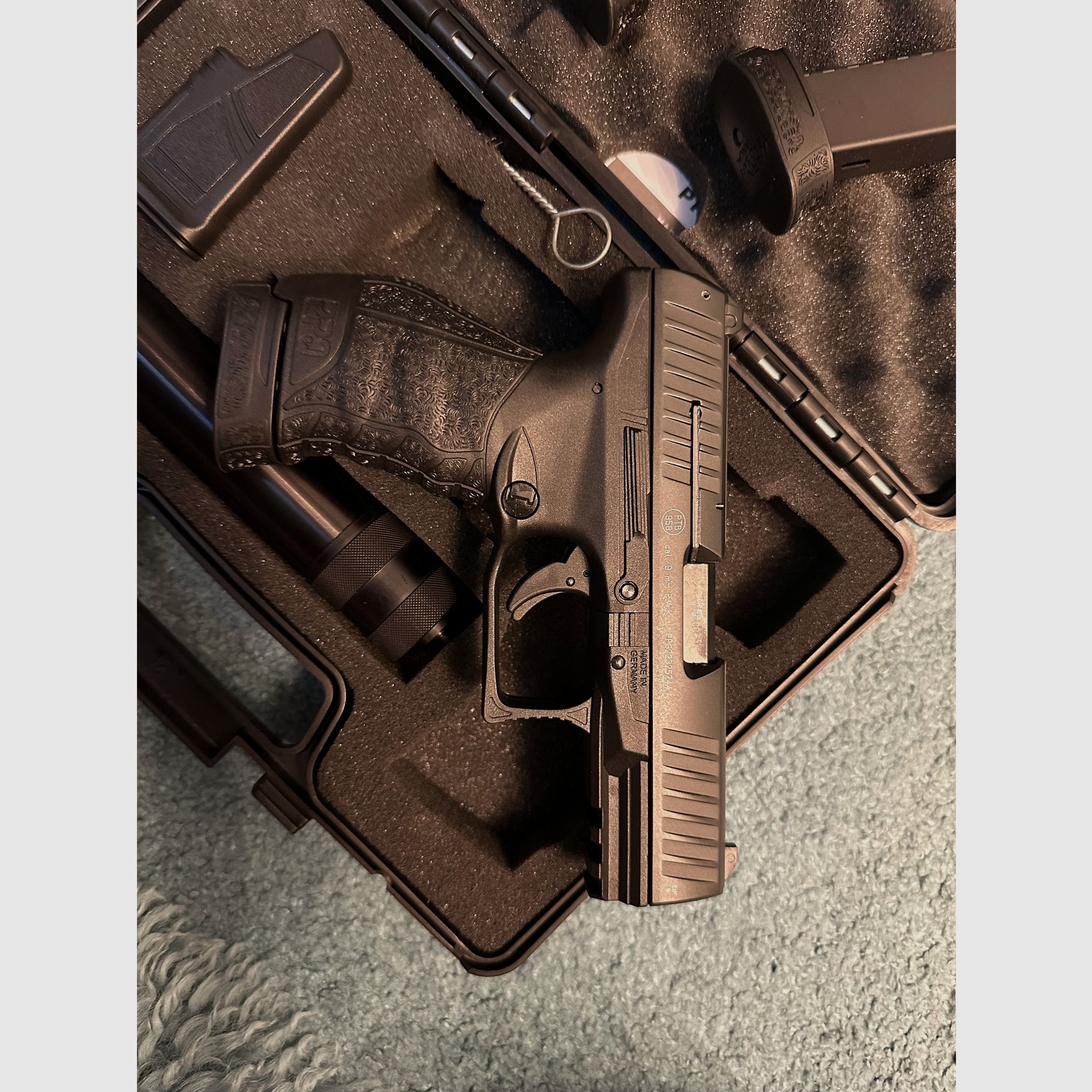 Walther PPQ M2 Navy Kit + 2 Ersatzmagazine 