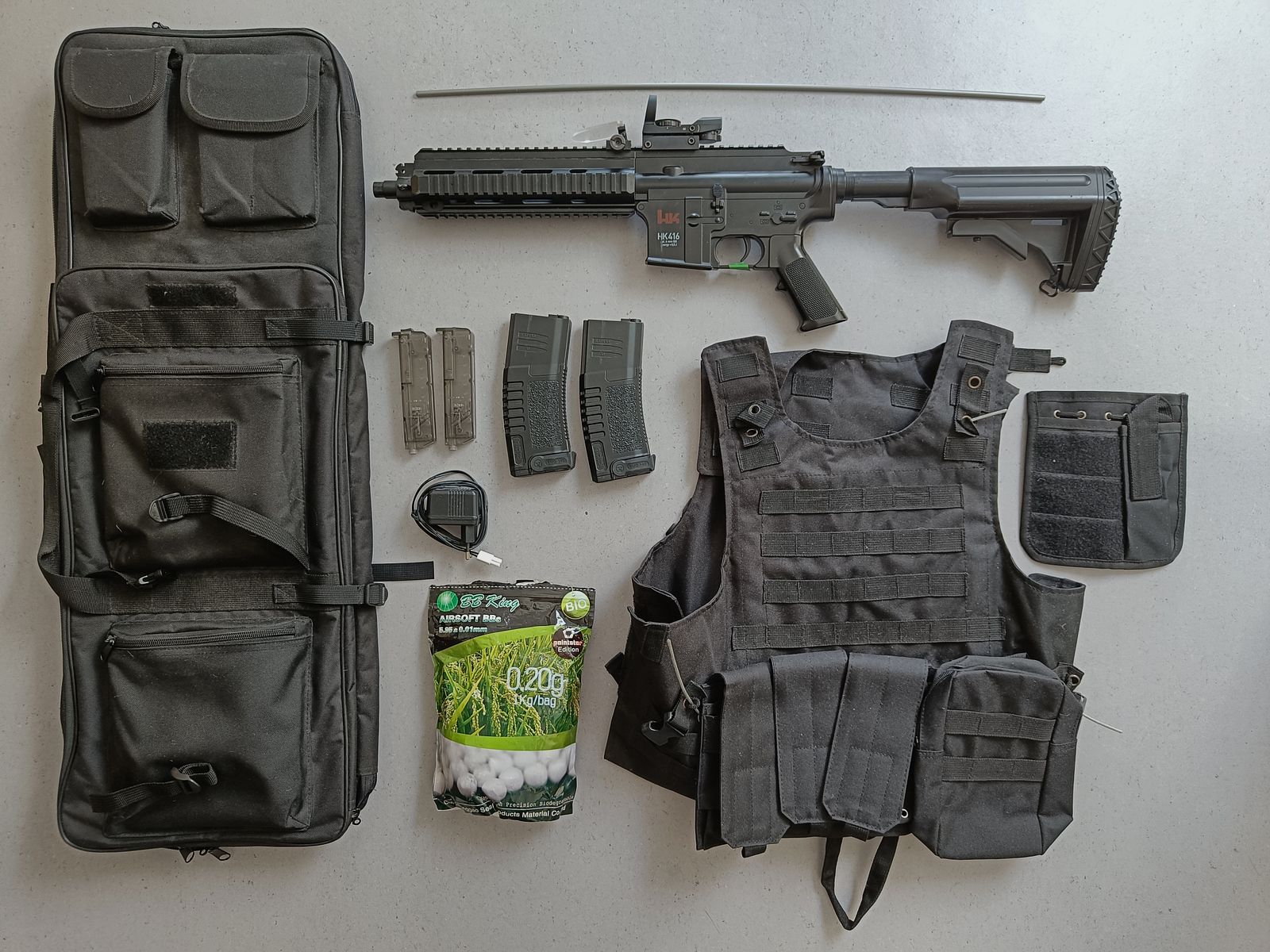 Komplette Airsoft-Ausrüstung – Gewehr, Weste, Visier, Tasche, Speedloader – Alles dabei!