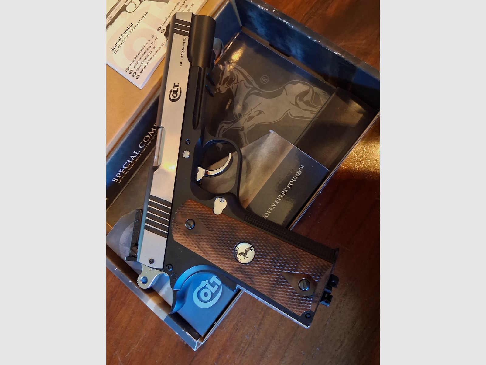 Colt 1911 A1 CO² calibre .177 /4,5mm BB avec marquage F, libre à partir de 18 ans