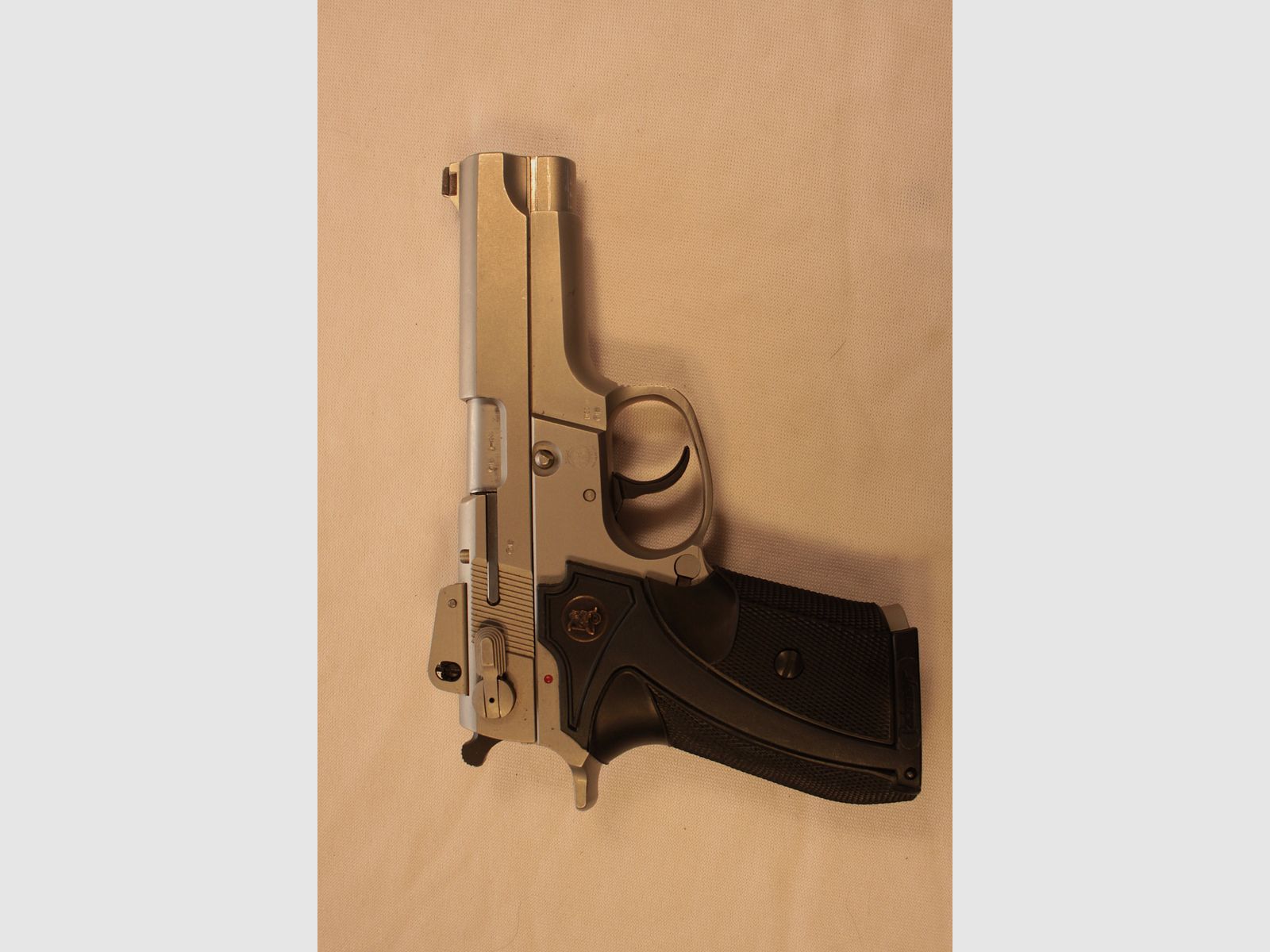 S&W Modell 5906.