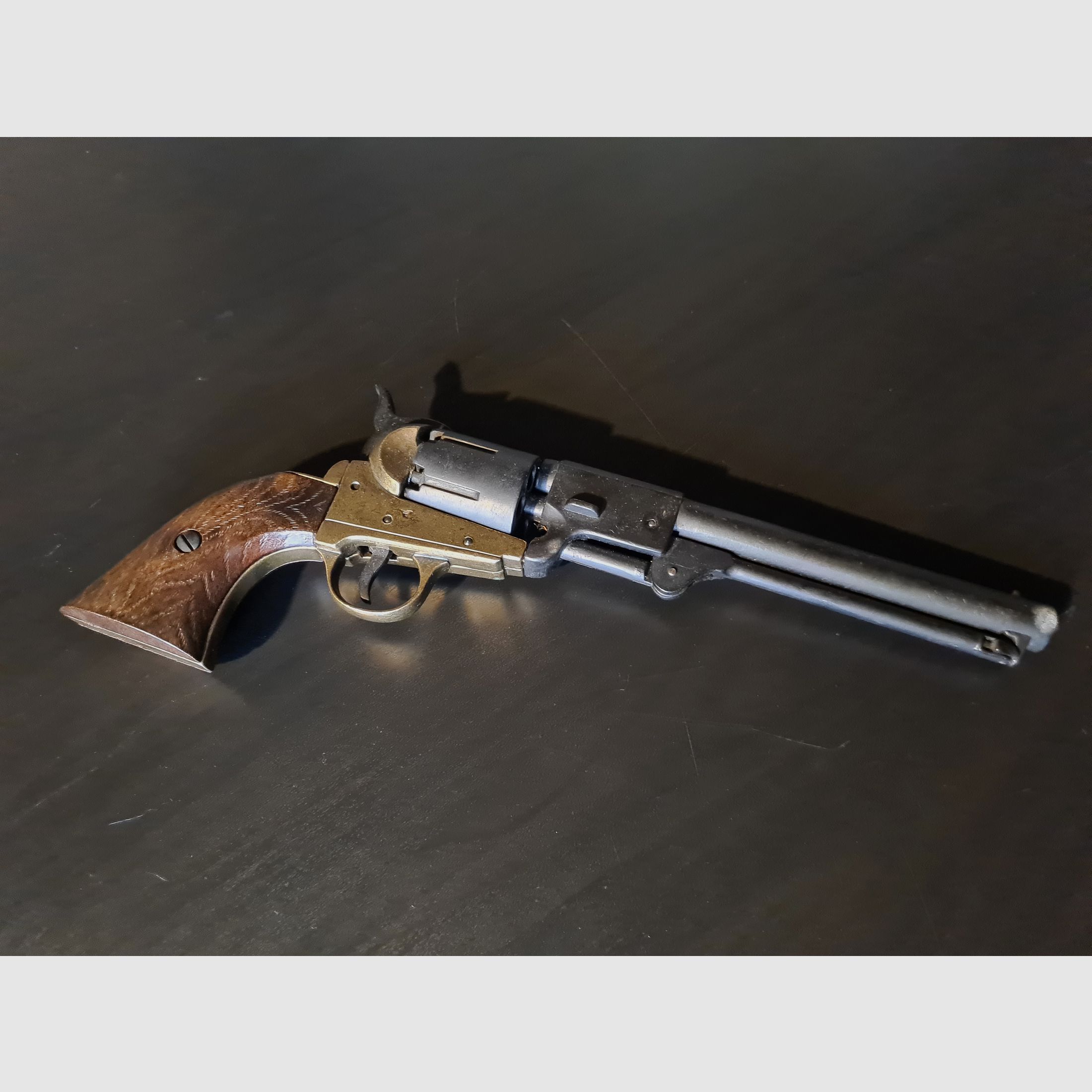Colt Dragoon Dekowaffe