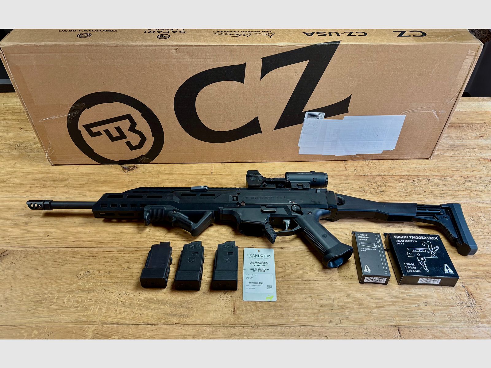 Selbstladebüchse CZ Scorpion Evo 3 S1 Carbine Sportabzug, Schubschaft klappbar,  Kompensator – Kaliber 9 mm Luger inkl. Red Dot u 5fach Magnifier