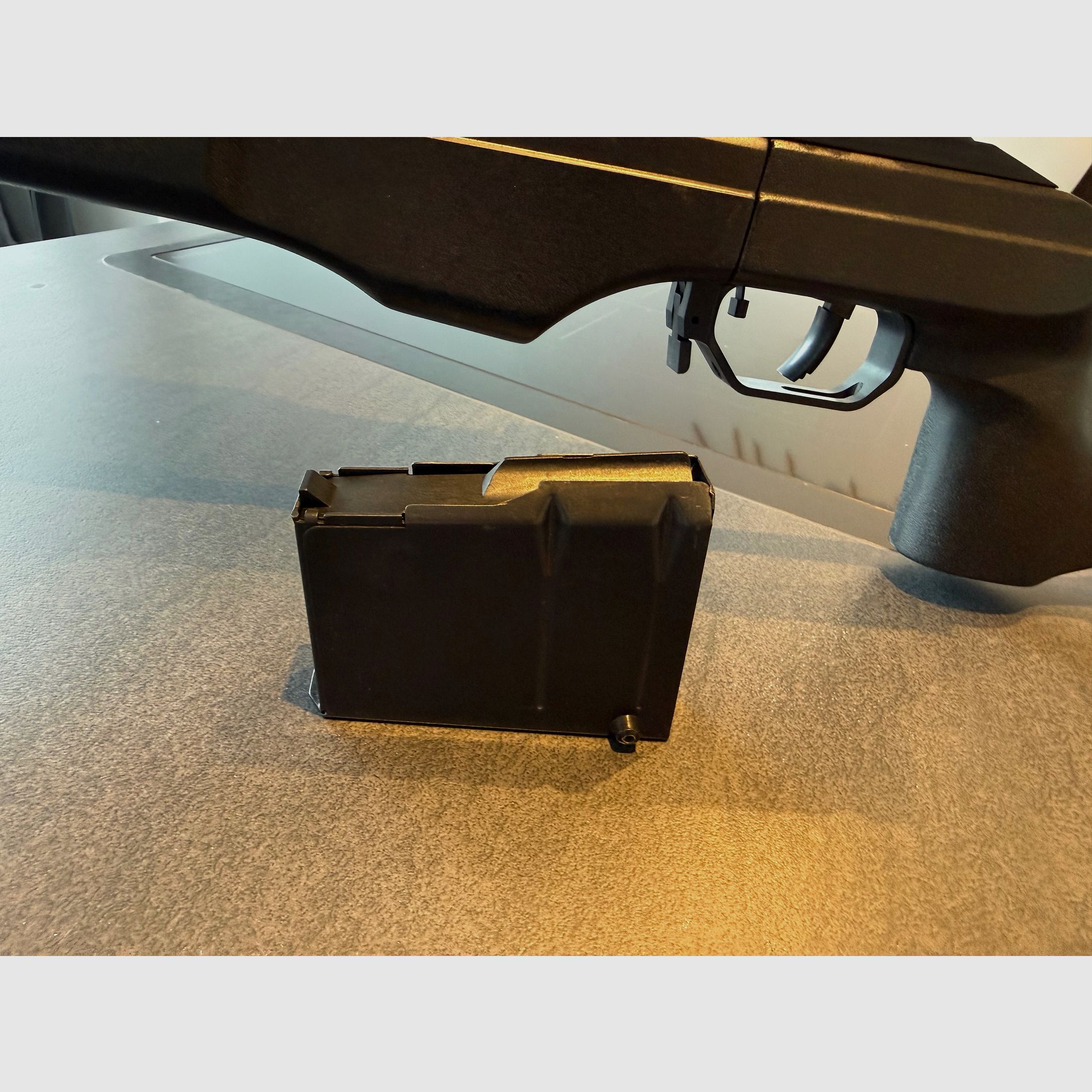 Sako TRG 42, Cal. 300 Win Magnum, negro. Swarovski Habicht, 4-16x50