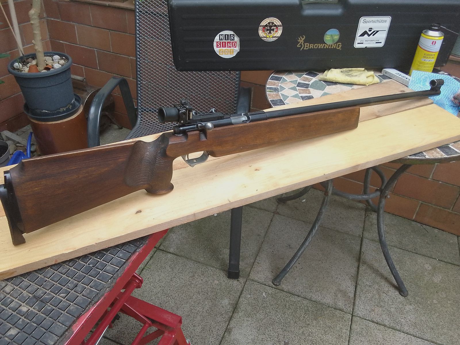 Rifle deportiva modelo 150 .22lr fabricante Suhl
