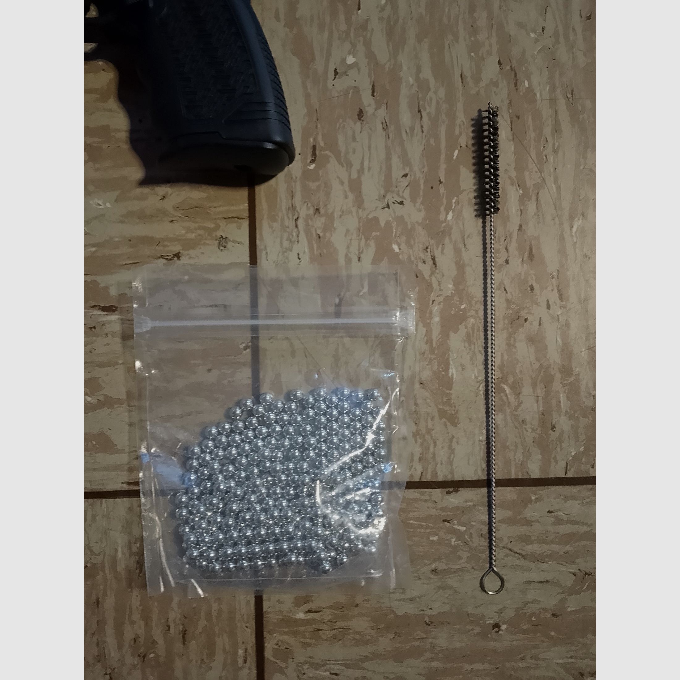Kli Maverick GBB Gas Blow Back Airsoft Pistole mit Zubehör Greengas + Stahl + 0,20g H&K + ASG  BB's Set 