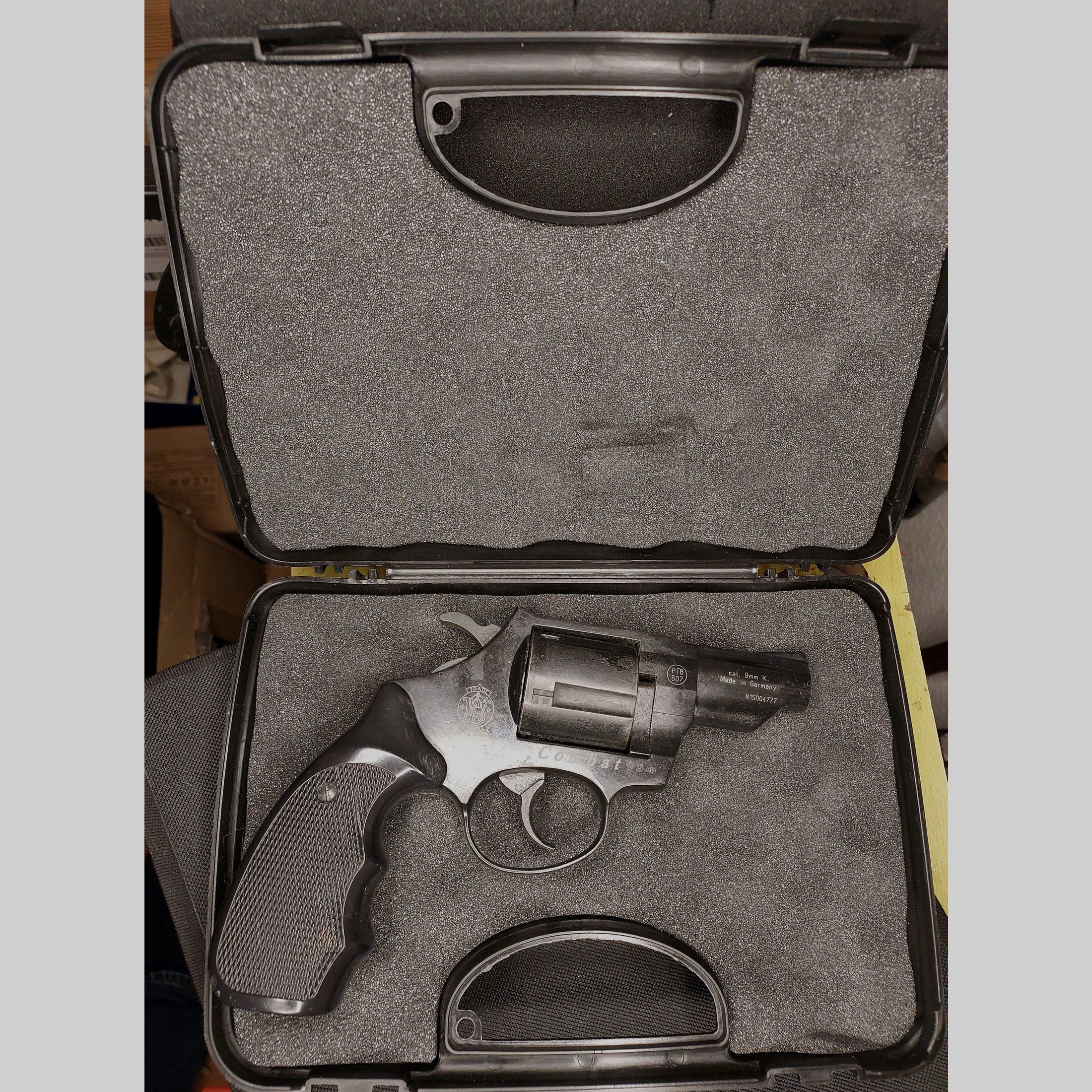 Smith & Wesson Combat revolver a salve calibro 9mm R.K. brunito (PTB 607) S&W Combat