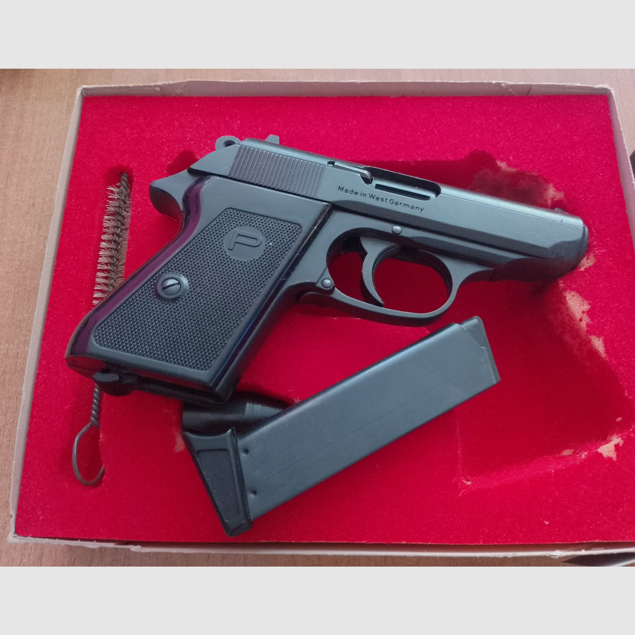 Perfecta Mod. FBI 8000 Cal. 8mm blank in PTB 196/2 in original packaging!