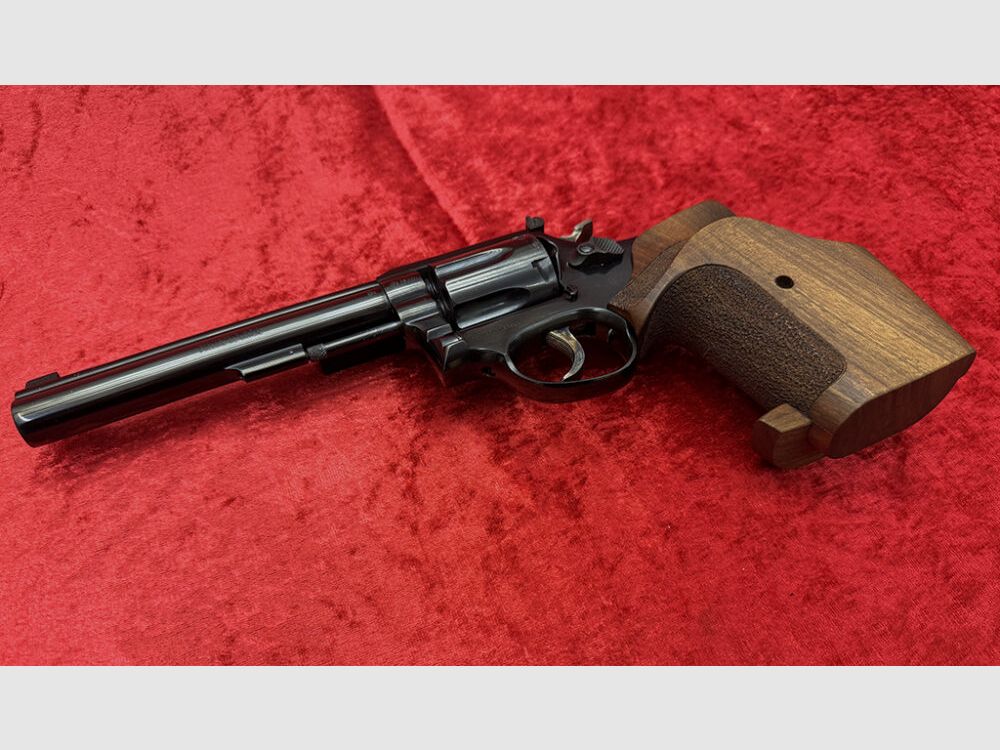 Taurus 76