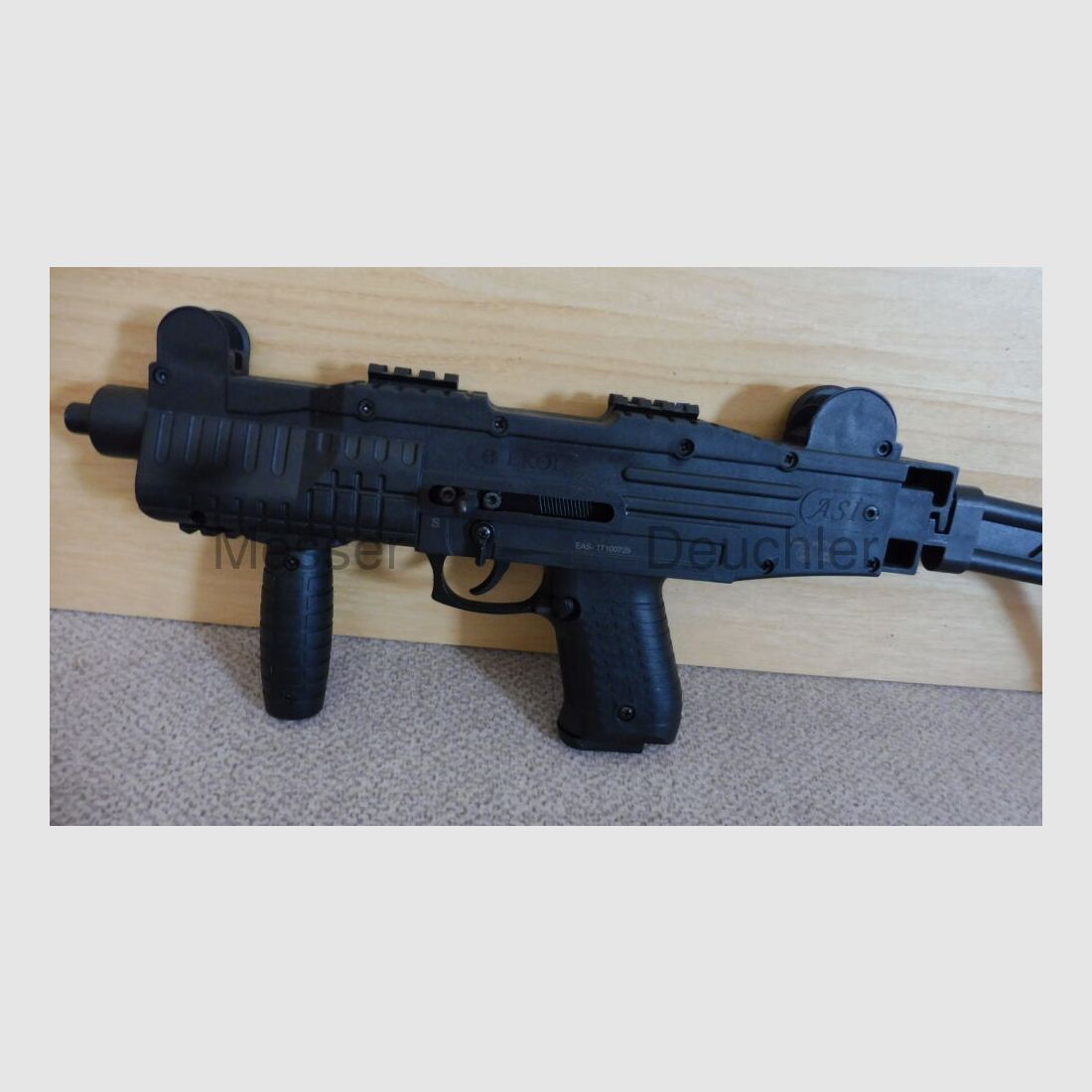 Pistola de fogueo Ekol ASI / Subfusil con culata plegable