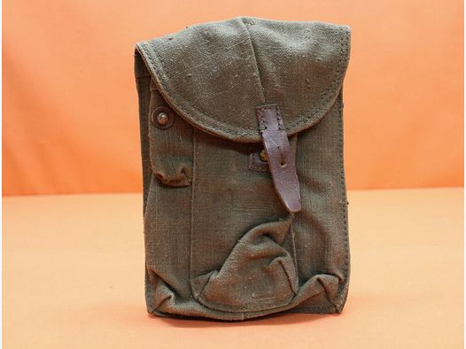 SURPLUS URSS Kalachnikov AKM : Pochette de chargeur URSS verte pour 3 chargeurs de 30 coups. (SURPLUS comme neuf / légères traces de stockage)