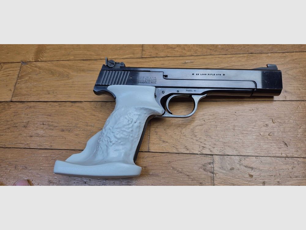 Superbo pistola Smith&Wesson Mod.41 – Cal. .22LR – Tutto in acciaio reale – Brunitura al 100% – Arma del 1971 – Meccanica e canna eccezionali – Una delle armi a mano più basse mai realizzate – Due set di impugnature – Due caricatori – Ottimo stato Sup. – TBE++, immagine 2 di 28