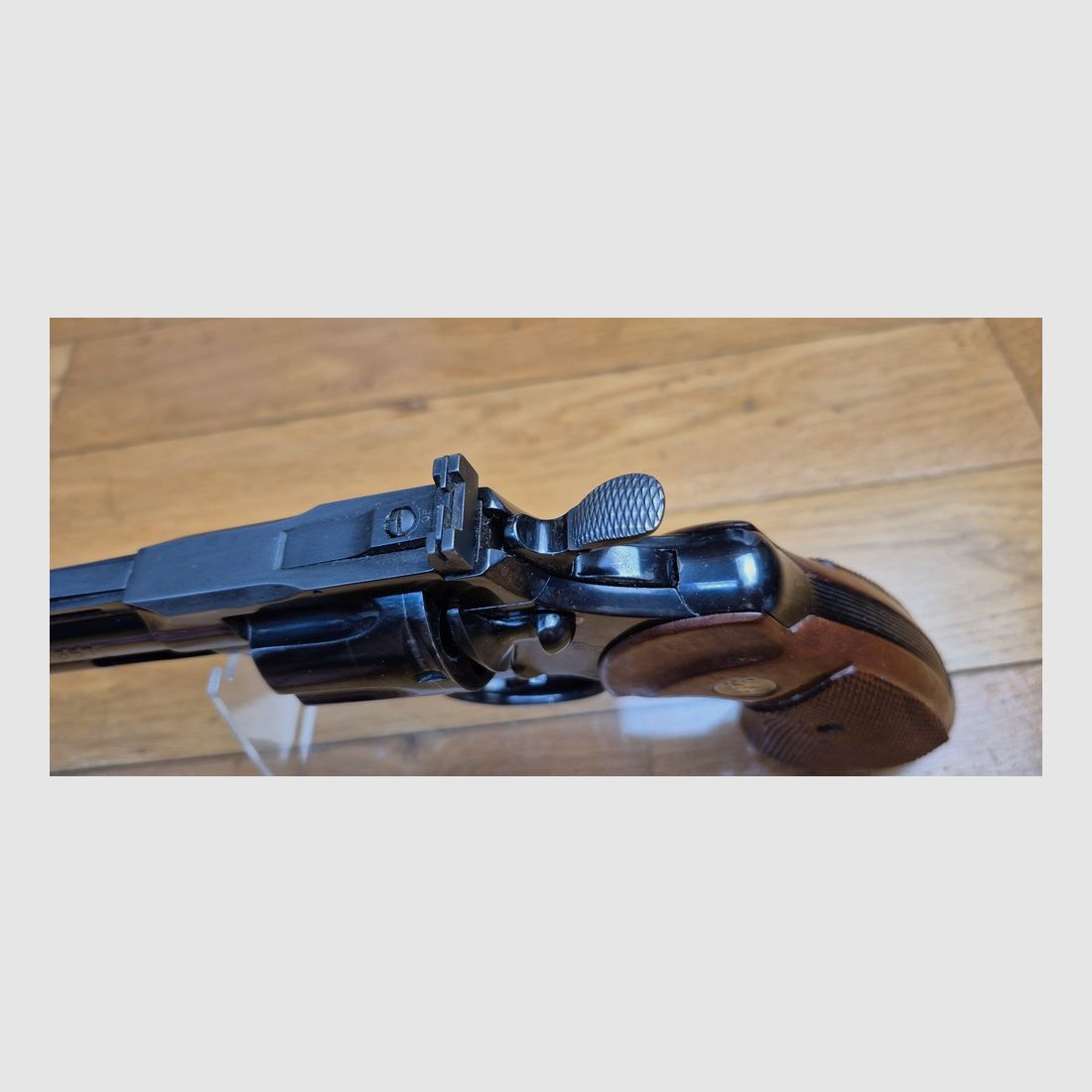 Wunderschöner Colt Python 357 Magnum – Lauf 4 Zoll – Anfängerwaffe 1973 in Spitzenfinish – Zweites Set Pachmayr-Griffe – Gebrauchte Waffe in mehr als sehr gutem Zustand – TBE+, Bild 14 von 23
