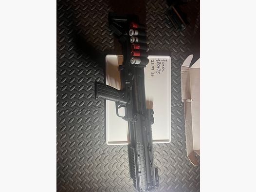 Tokyo Marui KSG Gas Shotgun + Shell holder + 5 shells
