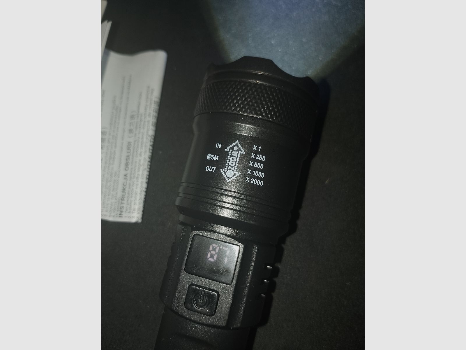Torcia con funzione strobo ricaricabile USB con display digitale zoom torcia tattica