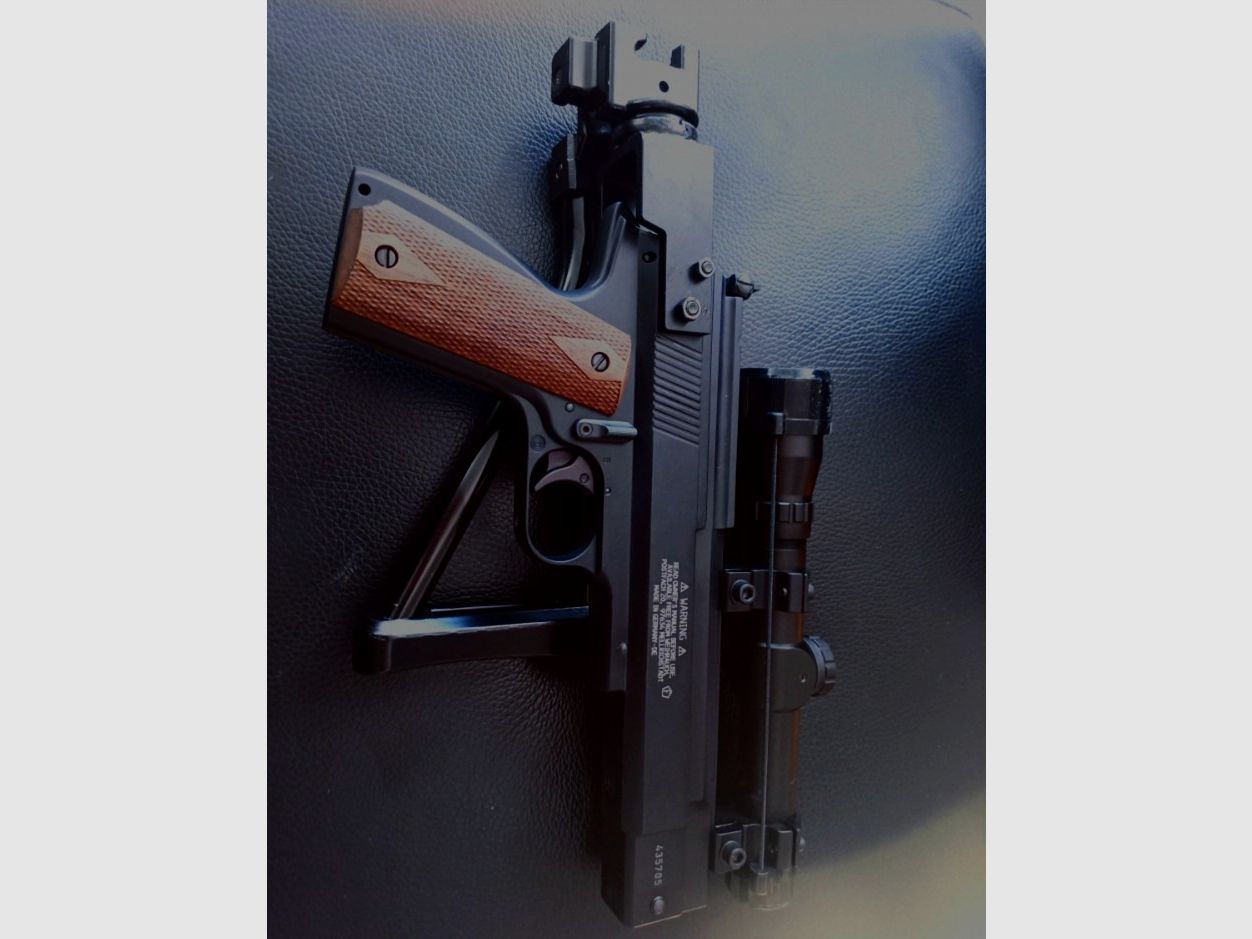 Sammlungsauflösung: Pistole Weihrauch HW45 mit Zielfernrohr und Anschlagsschaft (Kaliber 4,5 mm auch bekannt als .177) / das Gesamtpaket "Operation-Airborne"
