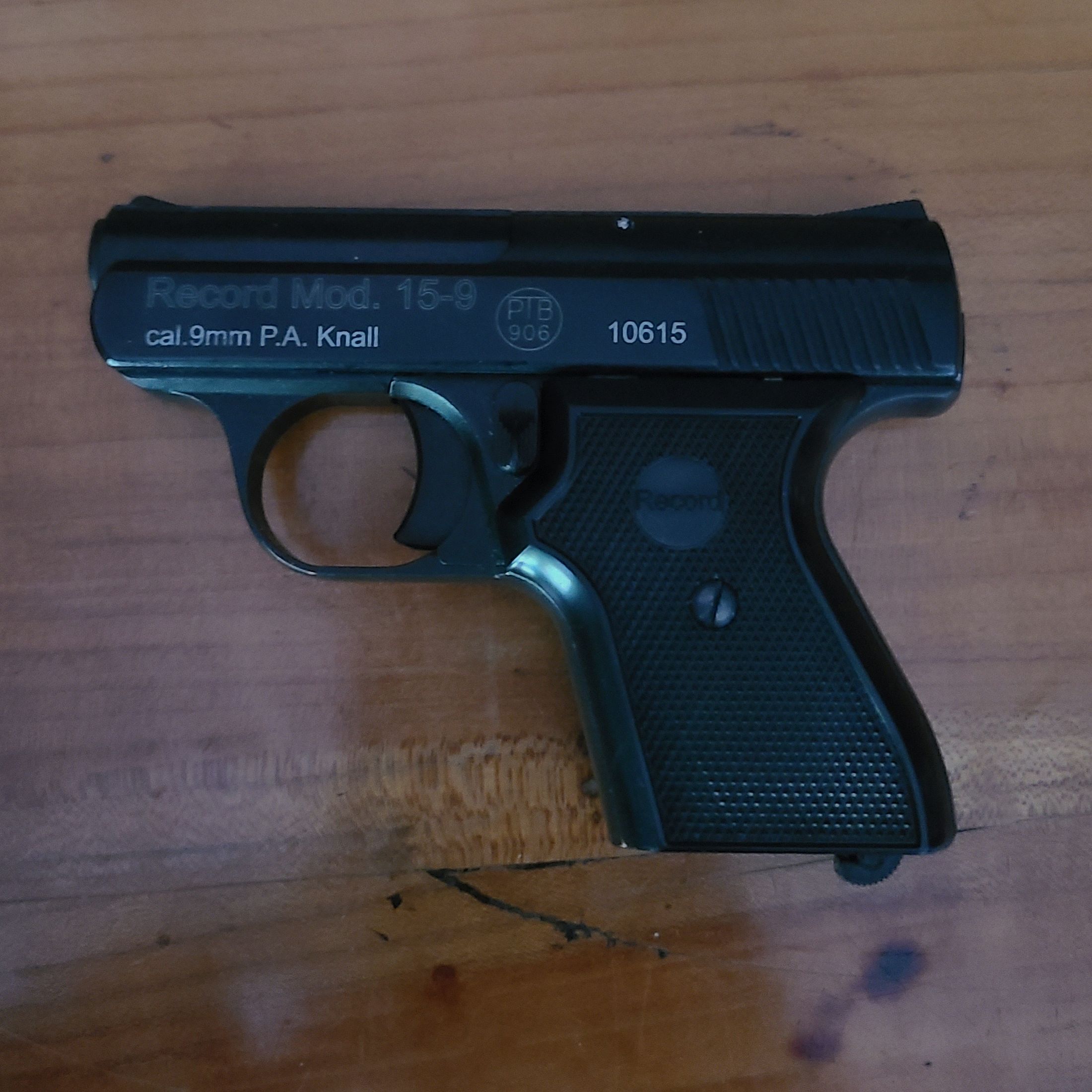 Blank firing pistol record very small 5 cartridges magazine size