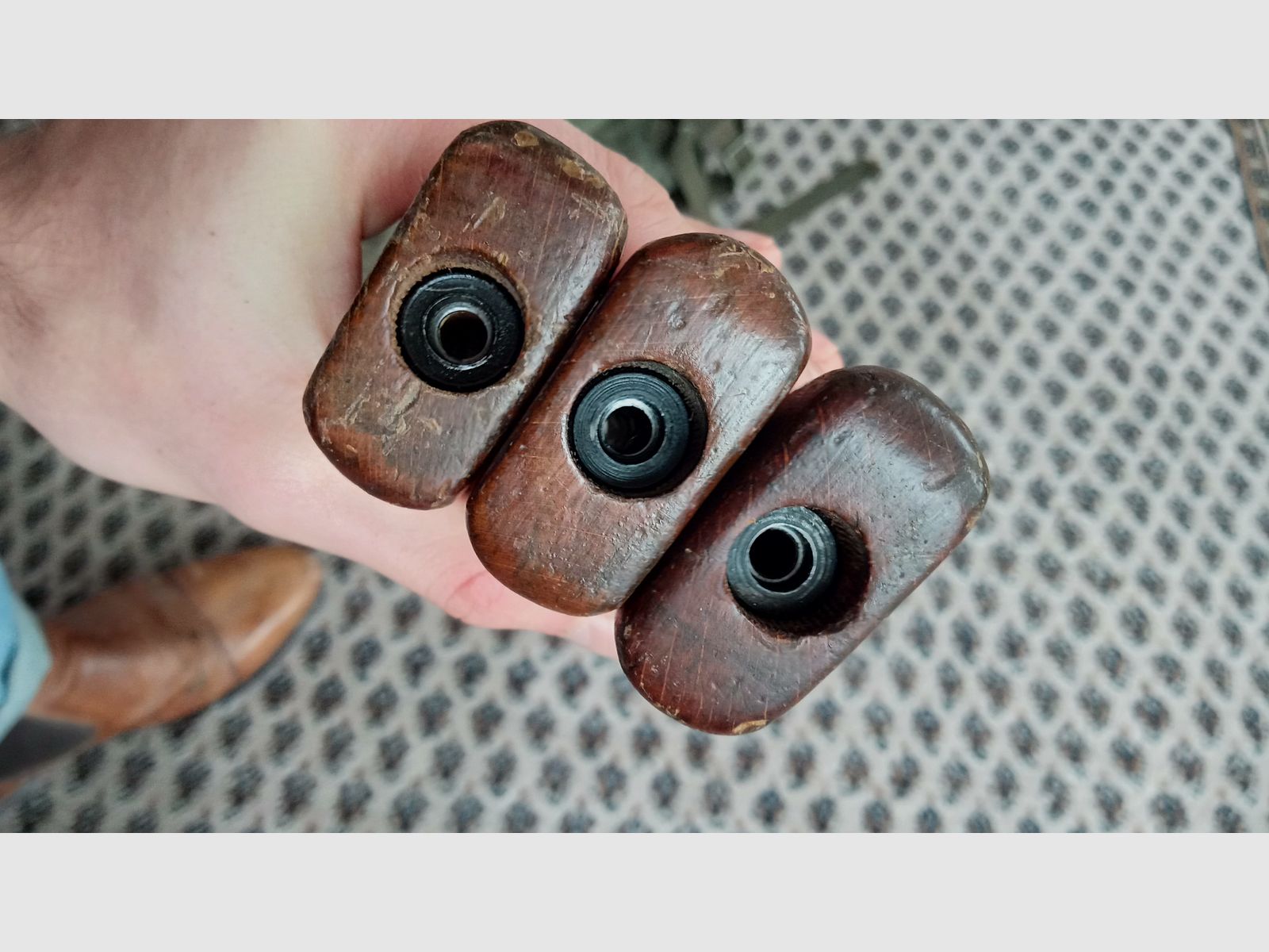 Original Ungarische AMD-63 Pistolengriffe aus Buchenholz inkl. Stahl Ferrule  // AMD 65 AK AKM Griff Buche Holz