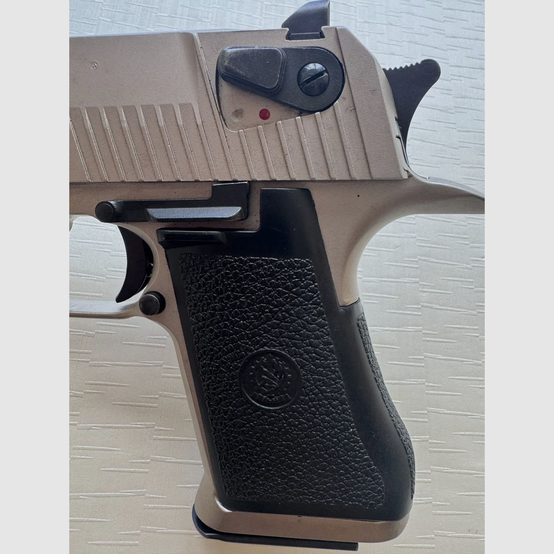 IMI Desert Eagle Kaliber .44 Magnum – Vernickelte Ausführung mit Abzugstuning