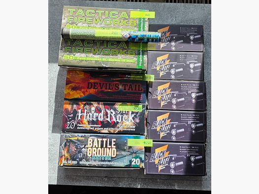 Large ammunition & pyrotechnics lot (9 mm P.A.K. & 15 mm pyrotechnic ammunition)