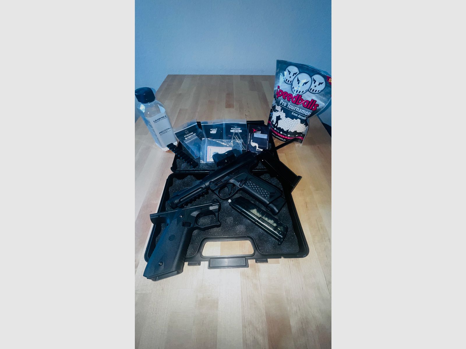 Action Army AAP-01 Assassin GBB z dodatkami i ulepszeniami - Nie jest bronią automatyczną