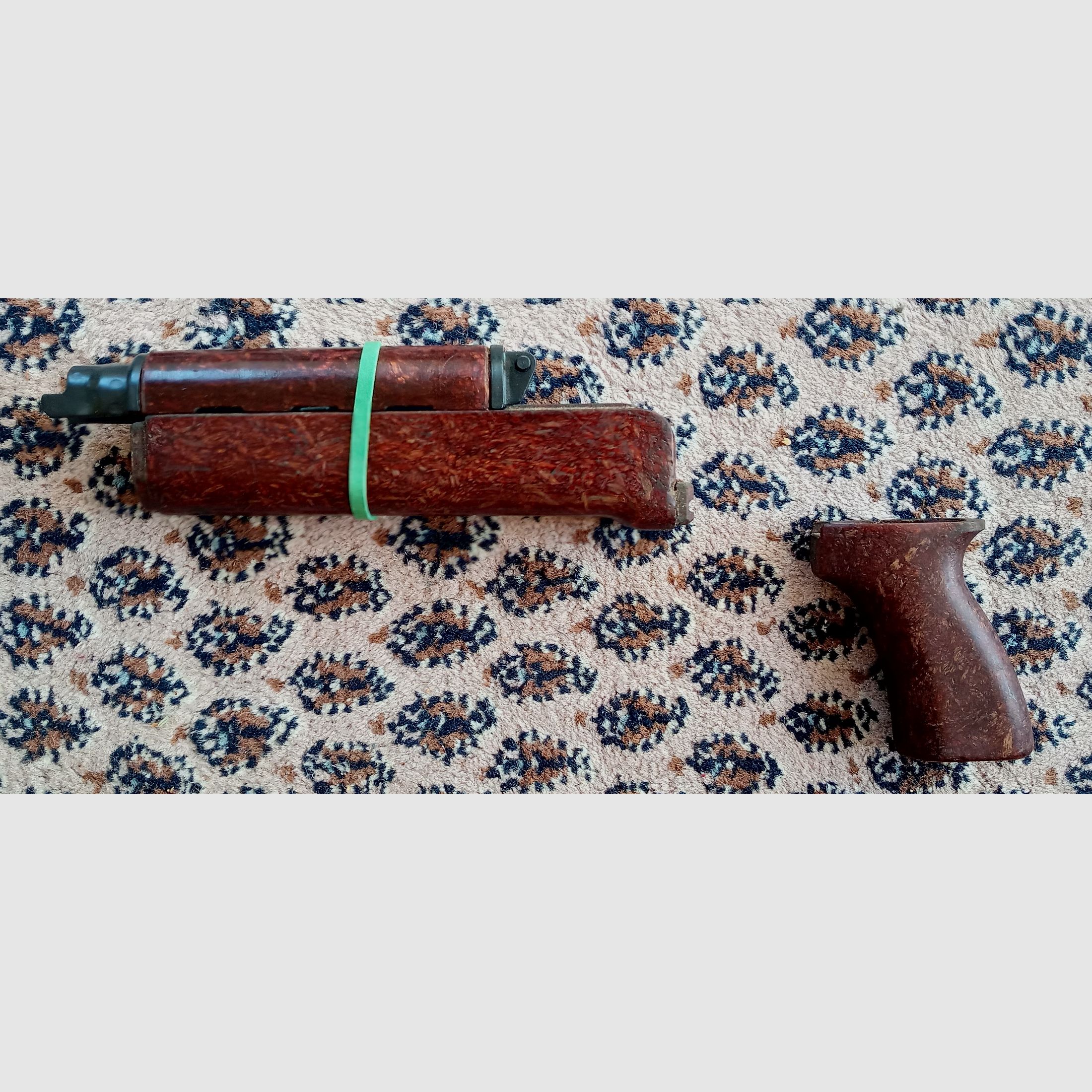Oryginalny VZ.58 "Beaver Barf" Bakelitowy osłon rękojeści i chwyt / również odpowiedni dla CSA Sporter / Zestaw #1