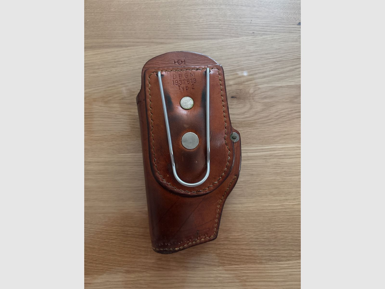 Verschiedene Holster aus Leder