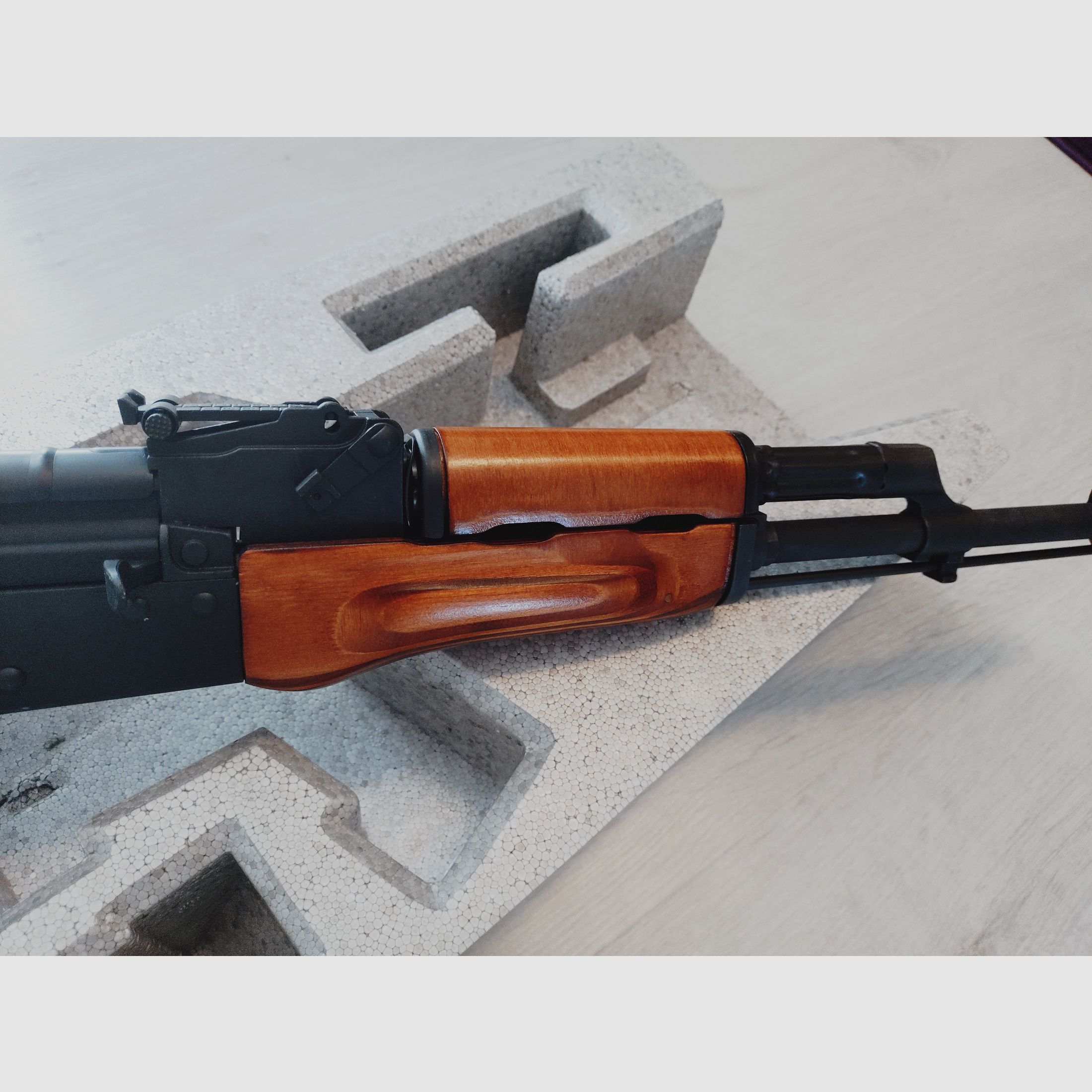 GHK AKMS Vollmetall Echtholz Gas-Blow-Back mit TNT-Lauf und Hop Up Kammer in Top Zustand