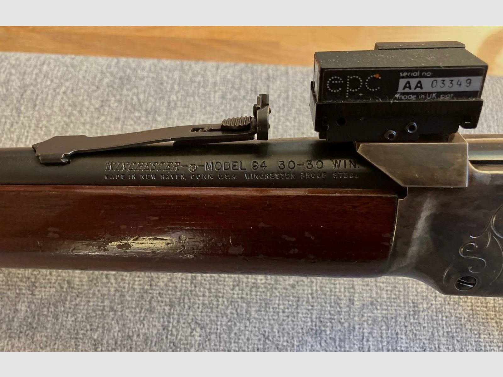 Winchester karabinek lever-action Model 94 kaliber .30-30 rarytas z celownikiem punktowym Tornado