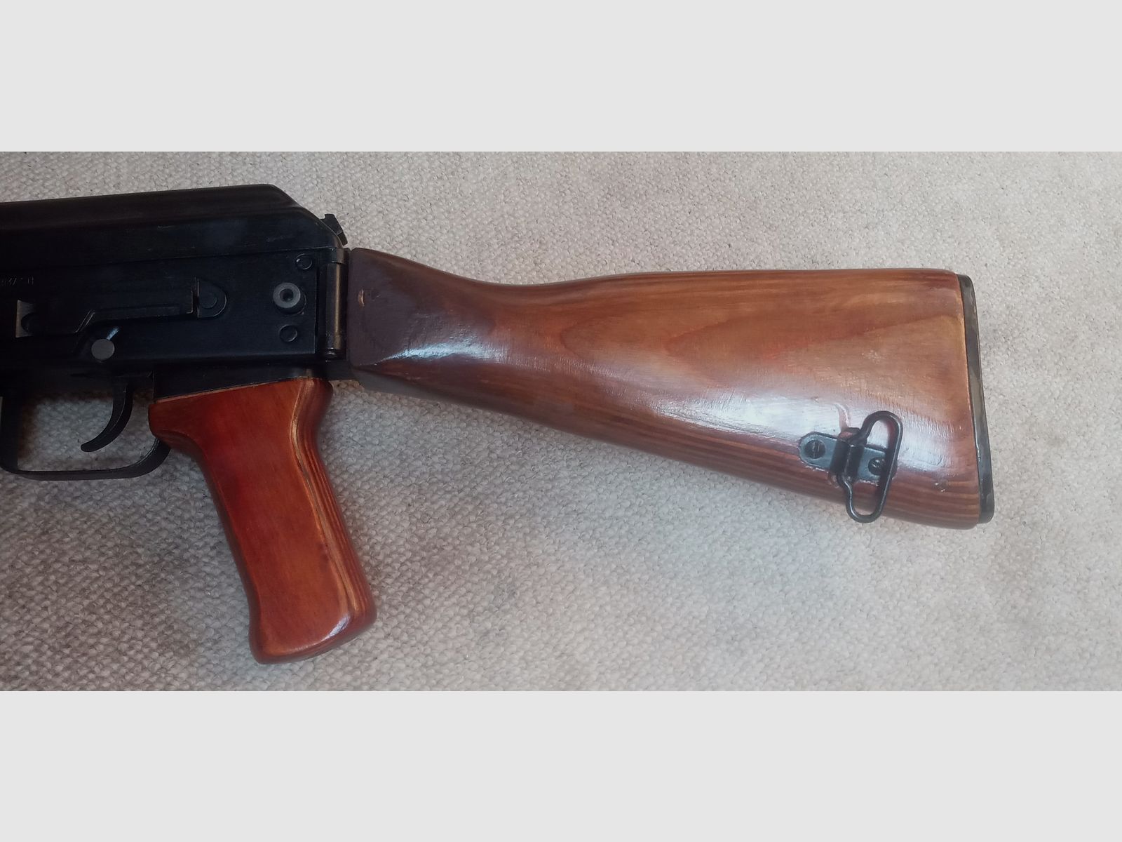 Madera de AK ruso con adaptador para rifle de CO2 Yunker en aspecto de culata fija AK74