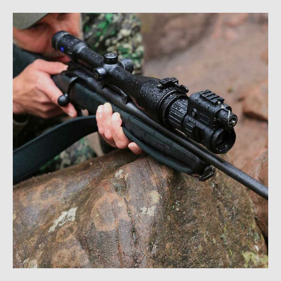 Urządzenie nocne podwójnego zastosowania Dycon DNVC-3 Black Mamba z doświetlaczem IR-LED Predator 2