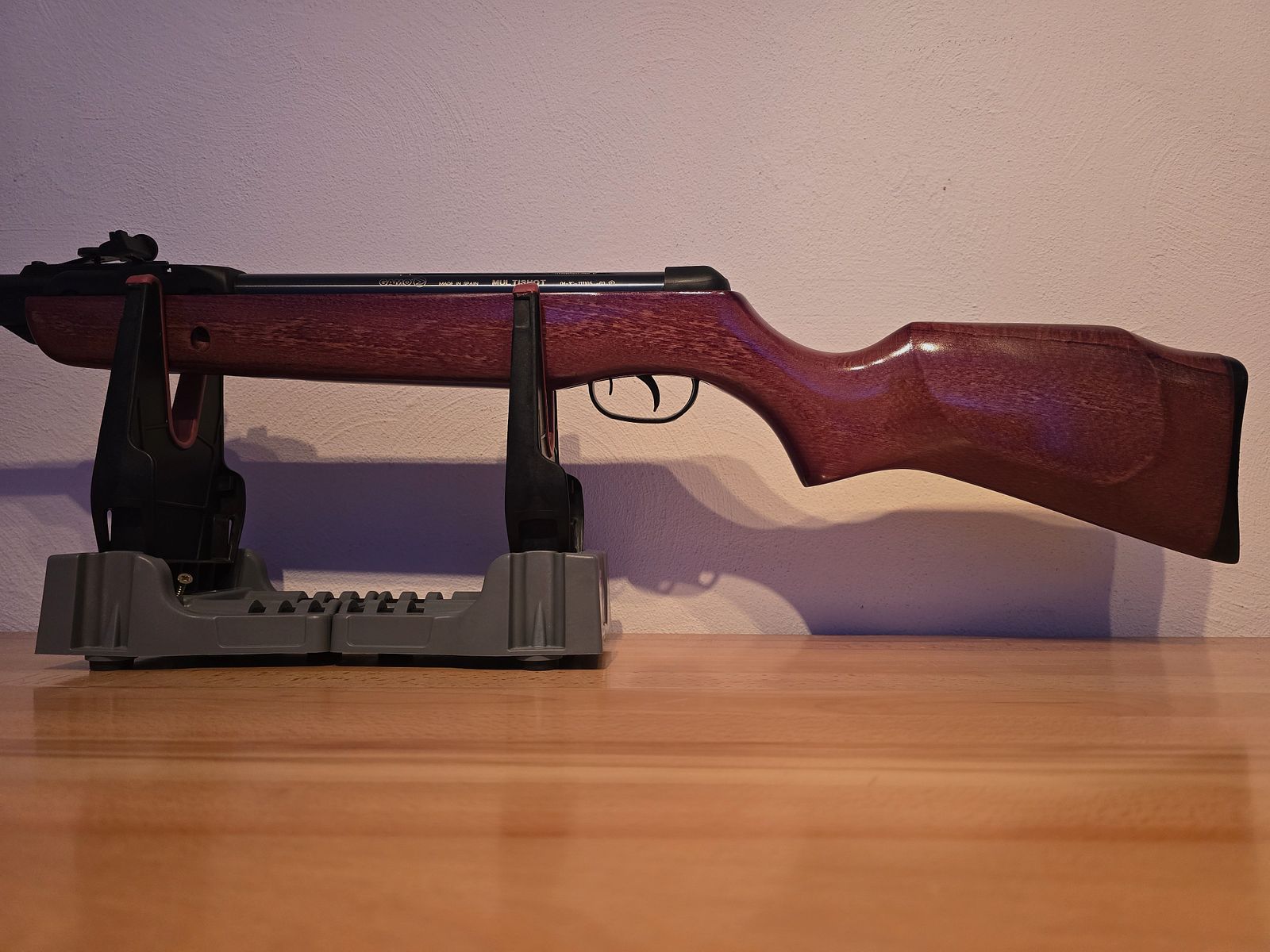Carabina de aire comprimido GAMO MULTISHOT  8 disparos, con mira abierta en calibre 4,5 mm con 4 cargadores