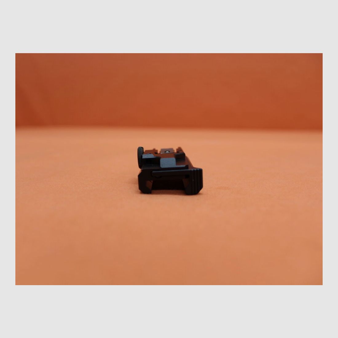 Heckler & Koch Heckler&Koch HK MR223/MR308: Visor de cambio rápido H&K negro Ø2mm plegable, para perfil Picatinny (línea de visión h = aprox. 33mm)