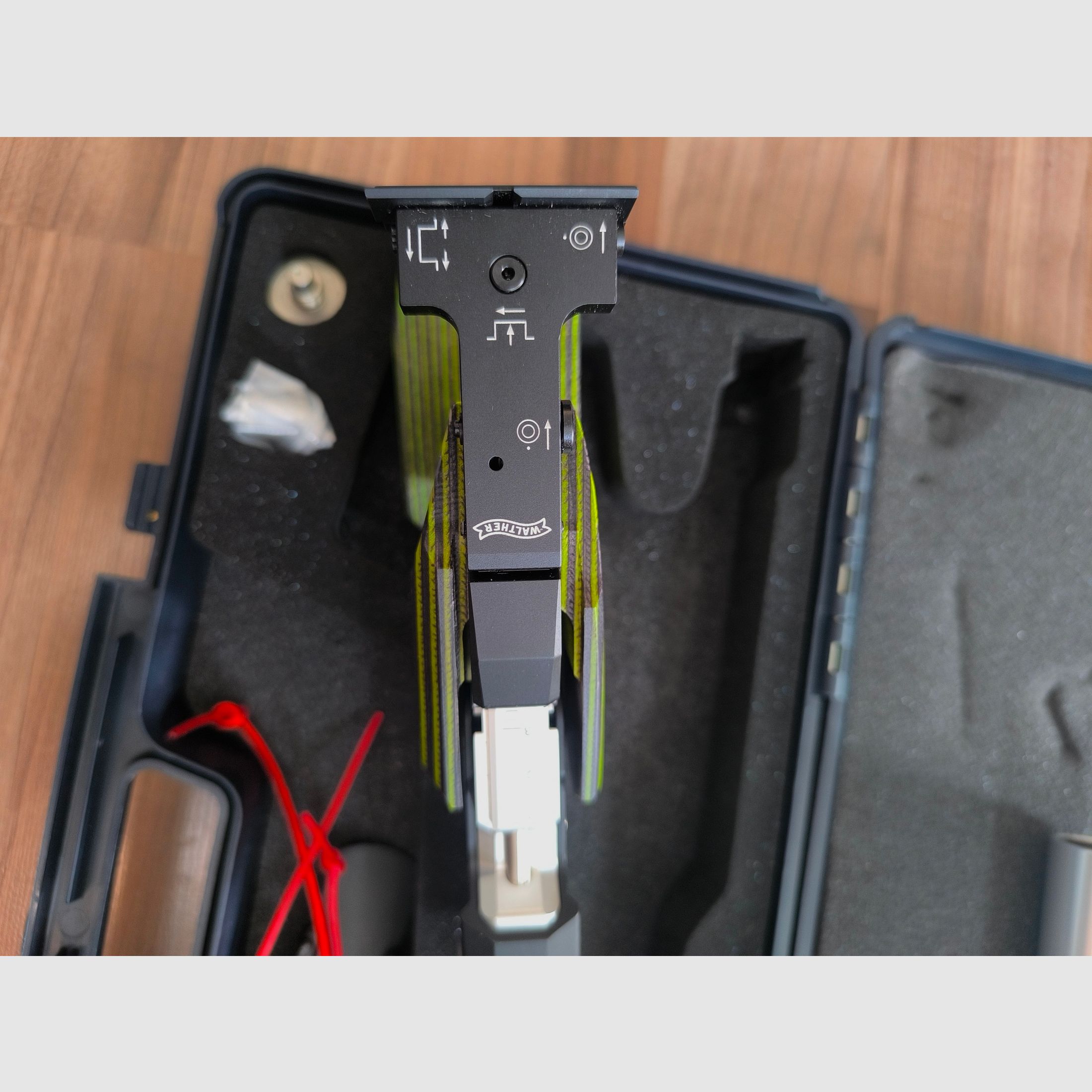 <p>Carabine à air comprimé Walther LP 400 Carbon</p>