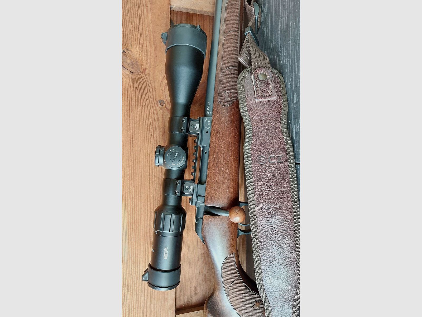 CZ 600 American, Kaliber .223 Rem. inkl. Zielfernrohr MeoSport R 3-15x50 u.v.m.