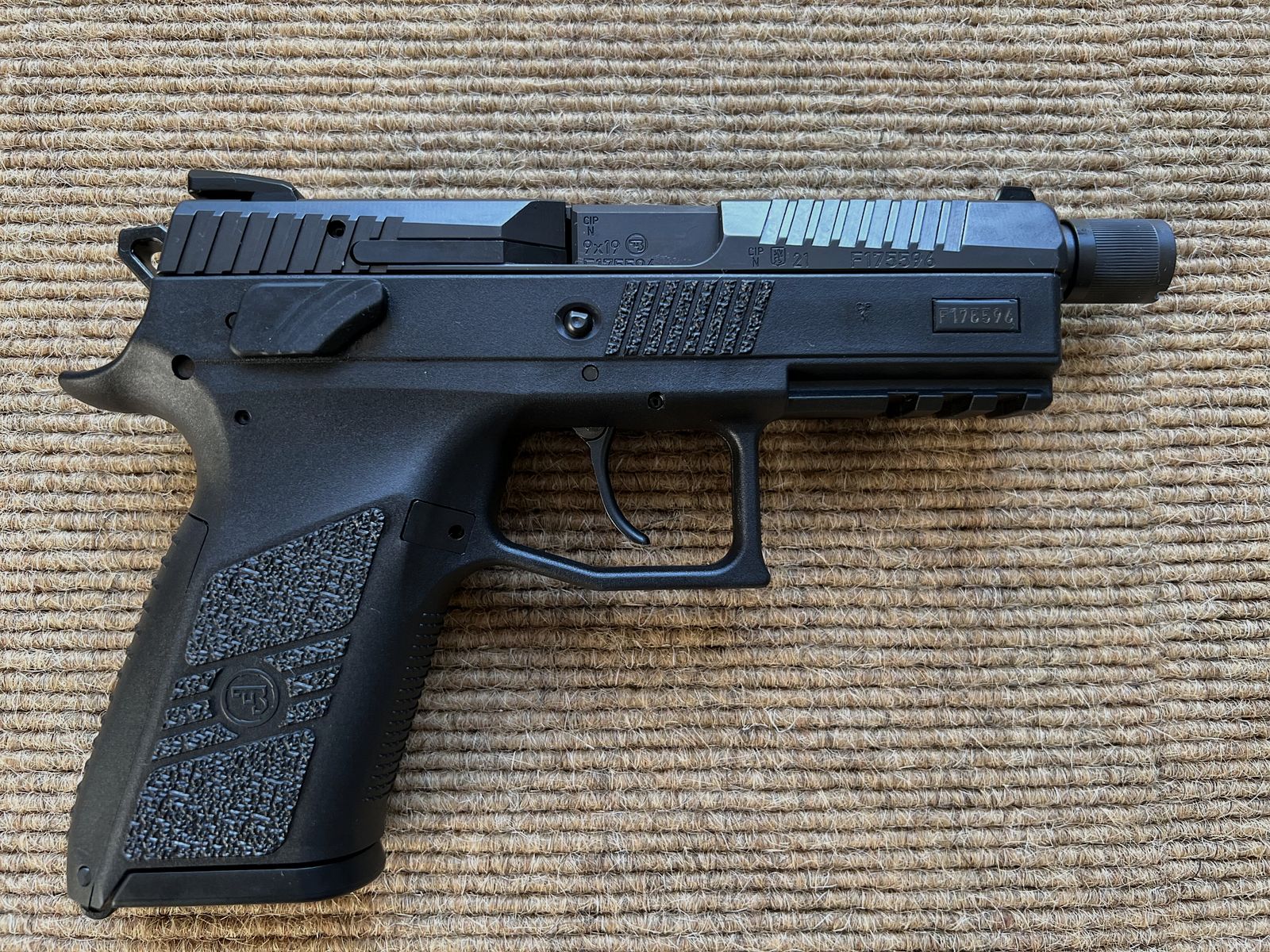 CZ Uhersky Brod P-07 SR (avec canon fileté, 1/2"-28UNEF)