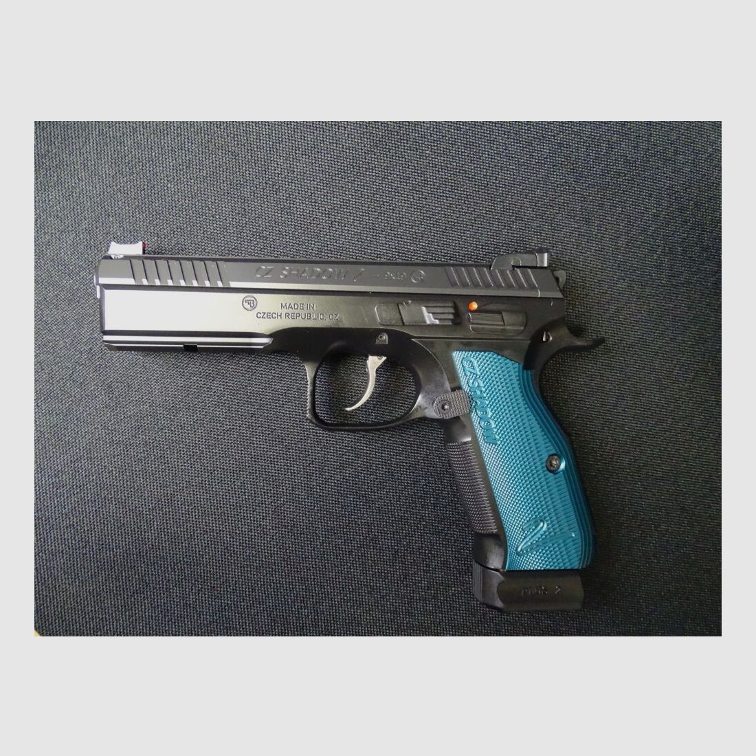 CZ Shadow ll blau