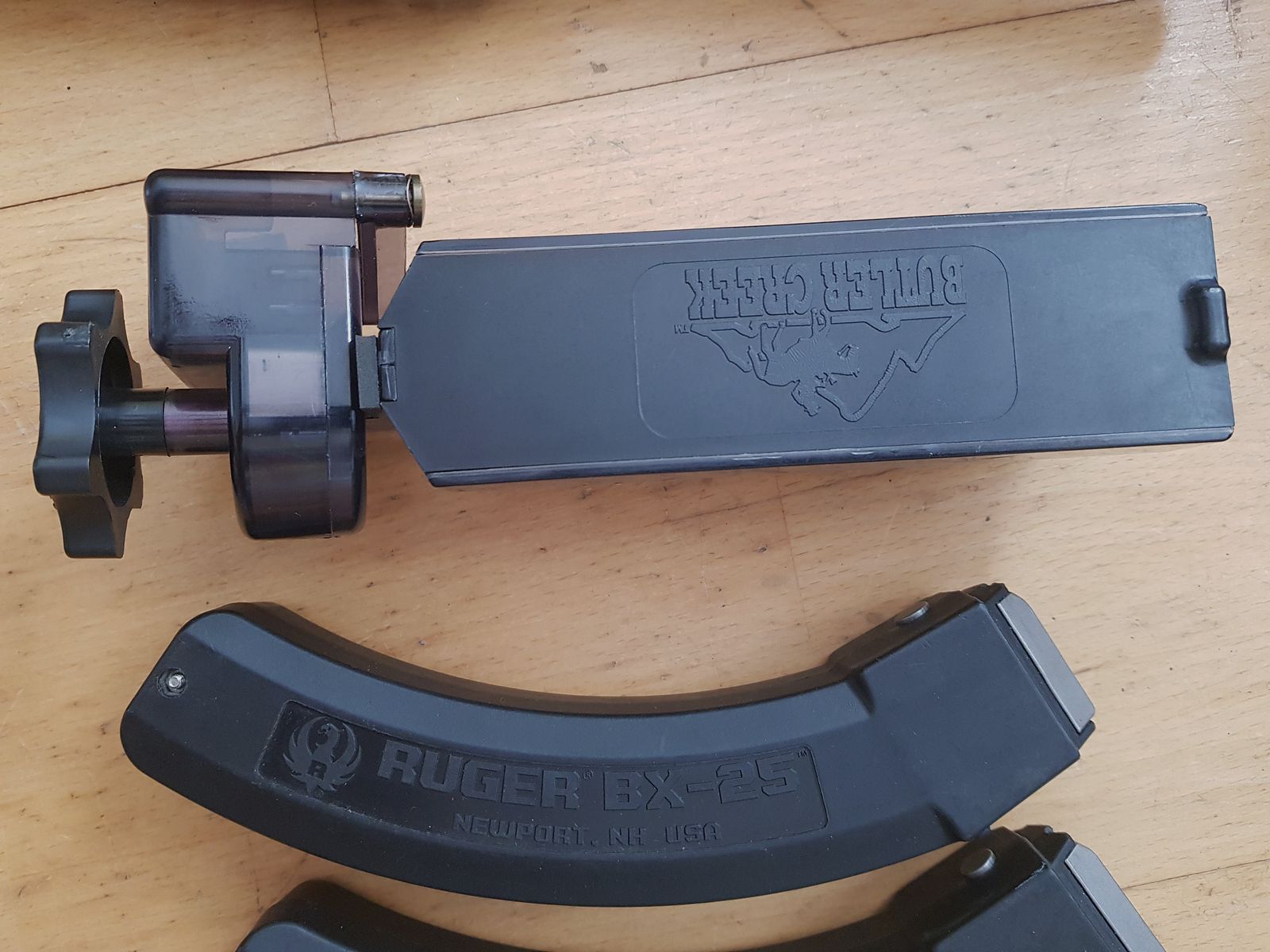 Ruger 10/22 Target, inoxidable "táctico" con empuñadura de pistola y culata retráctil (Magpul)